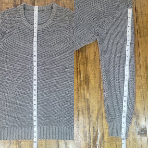 Textured Crewneck Pullover Gray Sweater- L - Picture 4 of 10